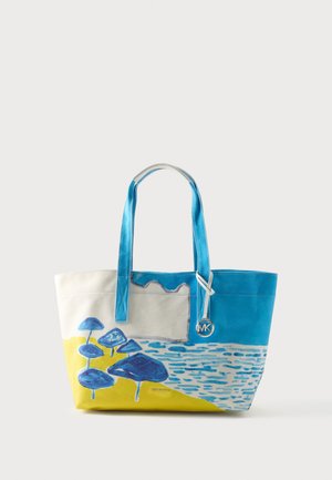 Sac cabas avec anses bleues, représentant des champignons bleus abstraits sur fond jaune et eau bleue, avec un charm logo MK argenté.