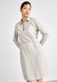 Calvin Klein STRUCTURE - Denné šaty - sand pebble