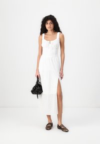 Hollister Co. Hollister Sofia Side-Smocked Eyelet Maxi Dress - Maxi šaty - bright white eyelet