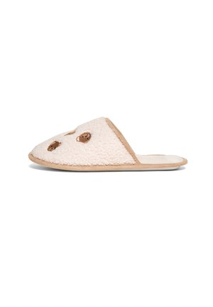 Pantofole beige realizzate in tessuto morbido, con una texture soffice, caratterizzate da disegni di facce di orso marrone sulla parte superiore, design slip-on con suola piatta.
