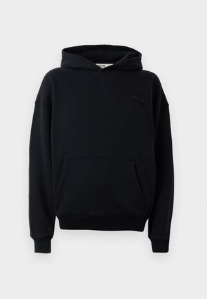 Mustapuu hoodie, jossa on kenguru-tasku, säätönyöri hatussa ja ribbaistut hihnat. Rinnassa on hillitty brändäys. Pehmeä kuitu.