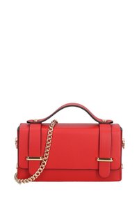 Borsa a mano in finta pelle rossa con forma rettangolare strutturata, manico superiore e dettagli in catena e hardware dorati.