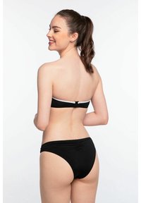 Ellesse Korsetes izstrādājums ar stīpiņām - black