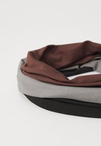 Pieces PCANNE HAIRBAND 3 PACK - Pripomoček za oblikovanje las - black/brown/dark grey