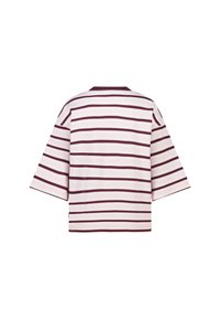 Haut à manches courtes rayé en tissu doux, présentant de larges rayures horizontales bordeaux et blanches, un col rond, et une coupe carrée.