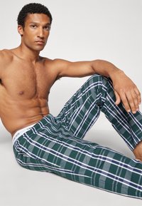 Lacoste Pyjamasbukse - sinople/navy blue/white