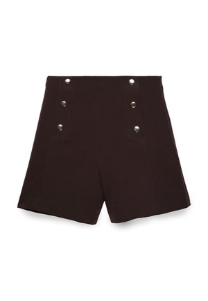 Shorts noirs taille haute avec six boutons décoratifs argentés, trois de chaque côté le long de la ceinture avant.