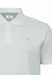 Hellgraues Poloshirt mit Kragen, zwei Knöpfen und gesticktem s.Oliver-Logo auf der linken Brust. Strukturierter Stoff.