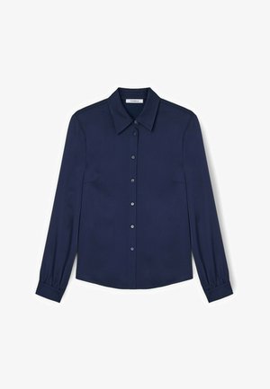 Camisa azul marino de manga larga con botones, cuello puntiagudo y puños fruncidos, presentada sobre un fondo blanco.