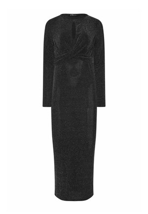 Długa czarna sukienka z długimi rękawami, z wycięciem w kształcie łezki przy szyi, marszczonym detalem z przodu i elegancką, dopasowaną sylwetką.