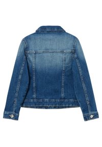 Džínová bunda modré barvy s blednoucím grafickým přechodem, klasickým límcem, dlouhými rukávy, manžetami na knoflíky a detaily na zadním díle.