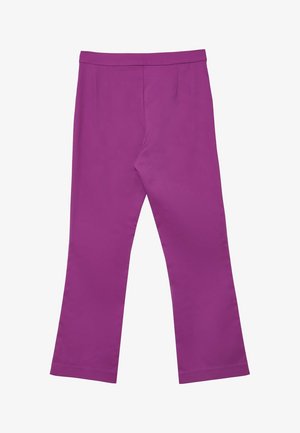 Pantalon violet avec une texture lisse, coupe droite, et deux plis à l'avant. Pas de poches visibles ni de détails métalliques.