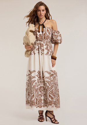 Maxi jurk van witte katoen met bruine bloemmotieven. Kenmerkt zich door off-the-shoulder pofmouwen, een elastische taille en een vloeiende rok.