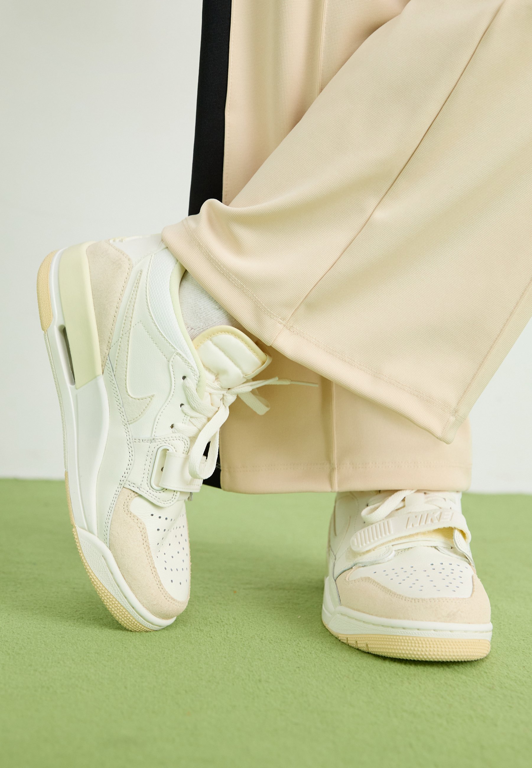 ★NIKE★ Air Jordan Legacy 312 Low W Sail Muslin Coconut Mil Jordan Legacy 312 Low Muslin / Coconut Milk - Jan 2025