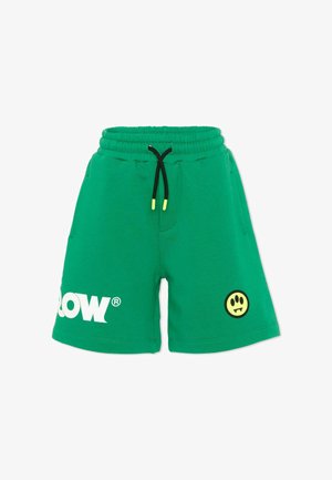 Zielone szorty z elastycznym pasem i czarnymi sznurkami, końcówki sznurków w żółtym kolorze, biały napis "ROW" na lewej nogawce oraz żółta buźka z kłami na prawej nogawce.
