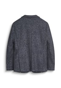 Morski plavi teksturirani kaput s reverom, dugim rukavima i bočnim prorezima. Tkanina ima točkasti uzorak kroz cijelu površinu.