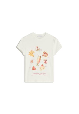 T-shirt in cotone bianco con illustrazioni di dessert colorate, inclusi gelato e torte, con il testo "SERIOUSLY GOOD TIMES" stampato sotto.