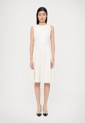 CHARLEY SLEEVELESS DAY DRESS - Rochie din jerseu - mascarpone cream
