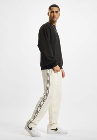 DIMORA HERREN SIDE STRIPE - Joggebukse - offwhite