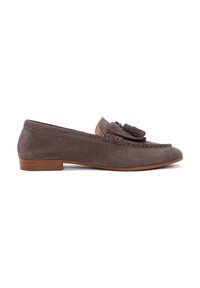 Mocassins en suède gris avec un bout arrondi, un gland décoratif et des détails de couture. Semelle plate en caoutchouc marron. Design simple et épuré.