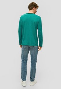 s.Oliver MIT AUFGESETZTER BRUSTTASCHE - Longsleeve - smaragd