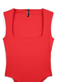 Costume da bagno intero rosso con scollatura quadrata, senza maniche, texture liscia e gambe alte. Etichetta con la scritta "CALLIOPE," taglia S.