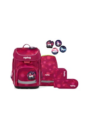 Sac à dos ergonomique magenta avec des accents réfléchissants, des graphiques de licorne, et accompagné d'une trousse et d'une pochette, fabriqué en tissu durable.