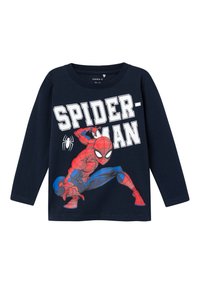 Marineblå langermet T-skjorte laget av bomull, med et rødt Spider-Man-trykk og hvit tekst "SPIDER-MAN" samt edderkoppikon på brystet.