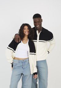 LEGACY STUDIOS UNISEX czarny