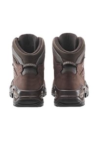 Braune Wanderschuhe mit einem Obermaterial aus Wildleder, gepolsterten Kragen und strukturiertem Mesh. Robuste Gummisohlen mit grauen Akzenten und Branding auf der Rückseite.
