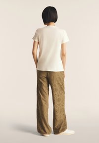 Freddy CON MANDALA E SLOGAN RICAMATO - Camiseta estampada - bianco