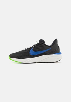 STAR RUNNER 4 UNISEX - Competition running shoes - black/racer blue/summit white/green strike