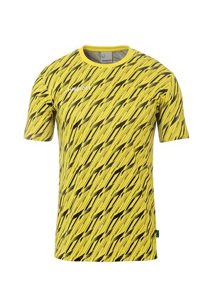 Gul sports-t-shirt med sorte diagonale striber. Letvægtsstof, korte ærmer, rund halsudskæring, og lille logo på brystet.