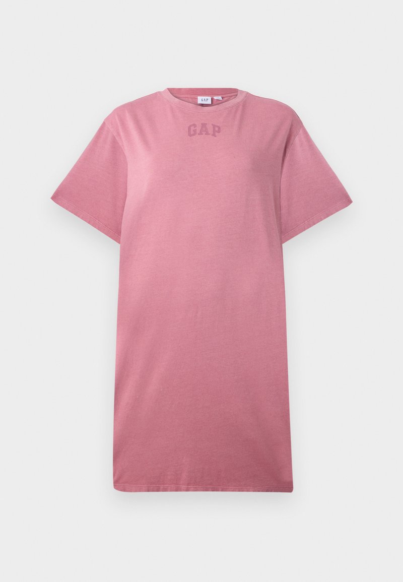 Robe T-shirt oversize rose à manches courtes avec un logo "GAP" discret imprimé sur la poitrine, présentée sur un fond blanc.