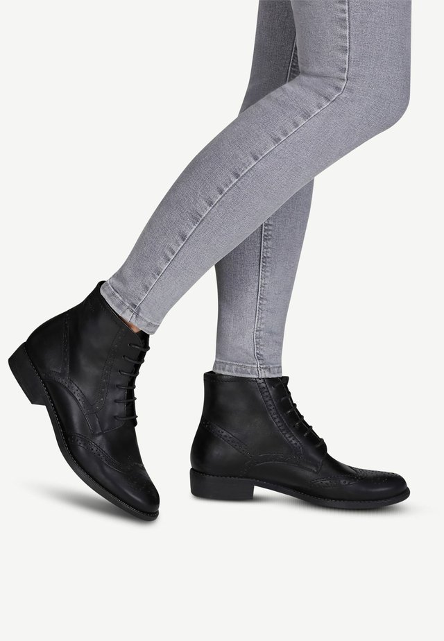 WOMS - Botines con cordones - black