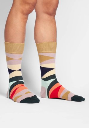 Flerfärgade strumpor med geometriska mönster i nyanser av grön, röd, persika, ljuslila och marinblå, med en ribbad beige mudd.