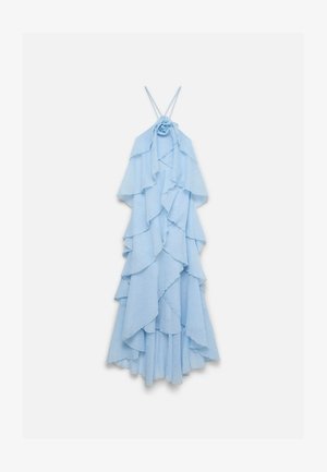 Hellblaues ärmelloses Kleid mit gestuften Rüschen, Neckholder-Trägern und einem Stoffblumen-Detail auf der Brust.