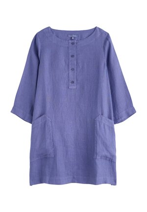 Tunika in lino di colore viola chiaro con maniche a 3/4, scollatura tonda, pattina con bottoni e due tasche frontali. Tessuto morbido, vestibilità comoda.