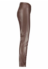 Leggings de cuero marrón con un diseño ajustado, textura suave y una silueta estilizada, con una cintura alta y sin adornos visibles.