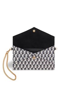 Borsa a clutch con motivo geometrico in nero, bianco e grigio, con tracolla in catena dorata e chiusura a scatto. L'interno è in suede nero con una tasca.