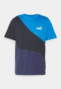 Tričko s krátkým rukávem s barevným blokovým designem v modré a černé, vyrobené z bavlny, s bílým logem Puma na hrudi.