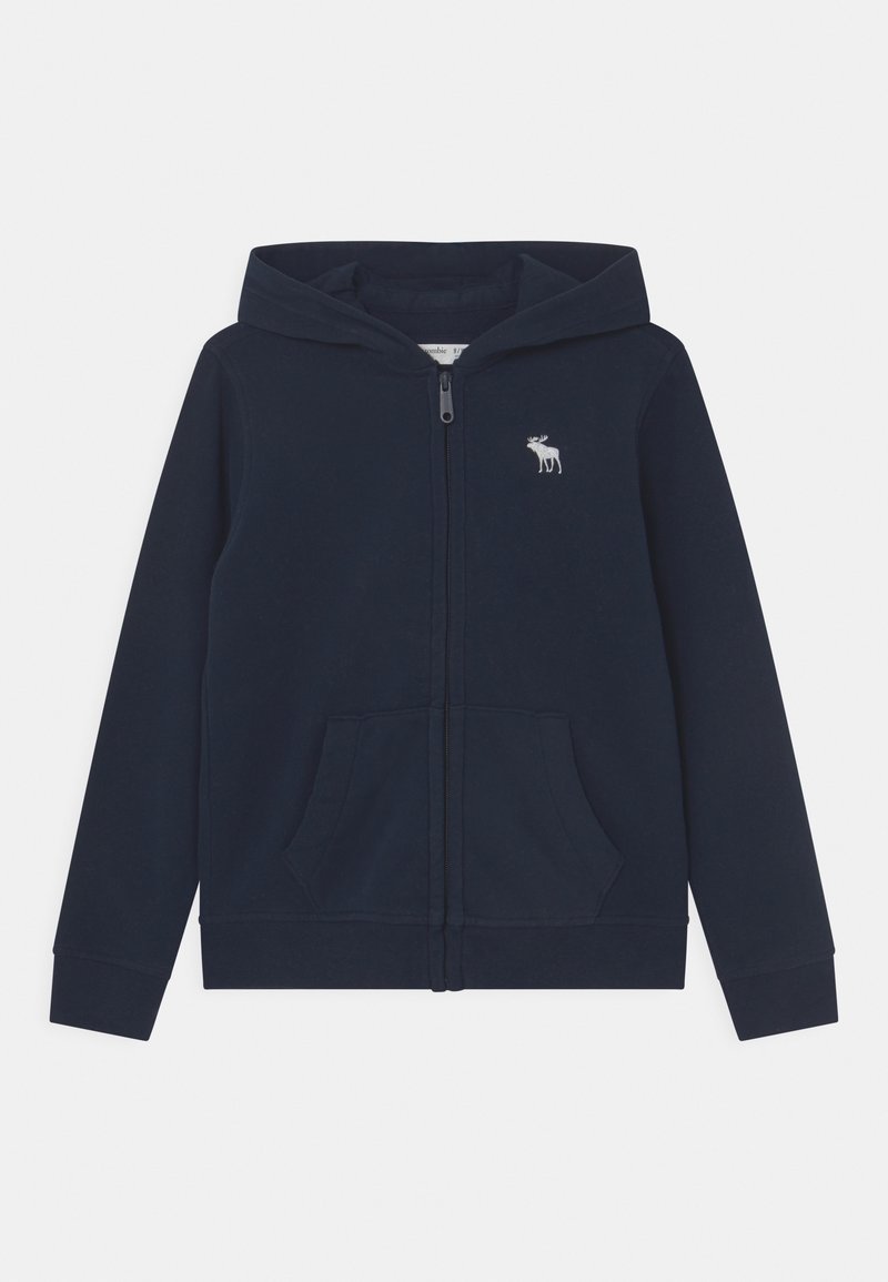 Granatowa bluza z kapturem na zamek wykonana z miękkiego materiału, z kieszenią kangurką, ściągaczami na mankietach i małym haftowanym logo na piersi.