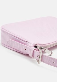 Gina Tricot KLARA BAG - Mala de mão - bubblegum