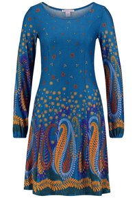 Robe à manches longues bleu avec de petites fleurs orange et jaunes sur le haut et de grands motifs cachemire multicolores sur la jupe et les manches.