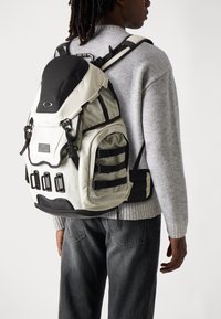 Oakley KITCHEN SINK UNISEX - Potovalni nahrbtnik - mist