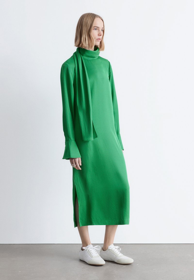 & OTHER STORIES & OTHER STORIES SCARF-NECK MIDI DRESS - Day dress - green - Zalando.ie & OTHER STORIES & OTHER STORIES SCARF-NECK MIDI DRESS - Day dress - green - Zalando.ie