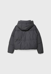 Sort pufferjakke med hætte, med en quiltet design, elastiske manchetter og en cropped silhuet. Glat, let skinnende materiale.