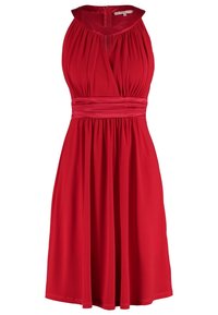 Robe rouge sans manches avec un corsage ajusté, un design plissé et une ceinture à la taille. Tissu doux, longueur genou, avec une fermeture éclair au dos.