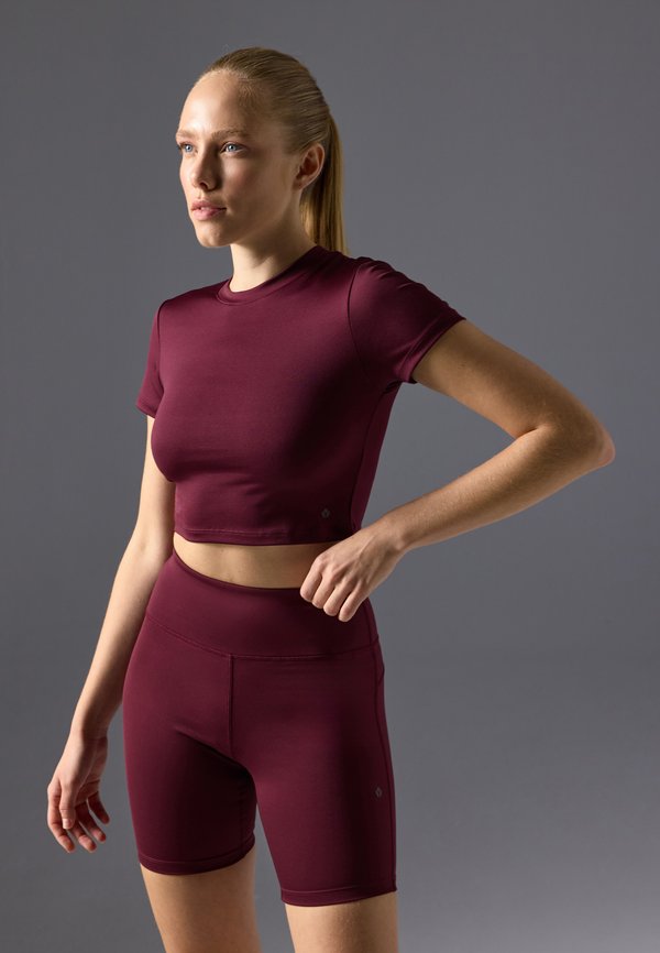 FITTED CROPPED SPORTS TOP - T-Shirt basic - bordeaux