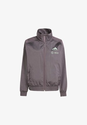 Fioletowa, lekka kurtka z wysokim kołnierzem, zamek błyskawiczny i elastyczne mankiety. Posiada akcenty z logo oraz gładką, błyszczącą teksturę.